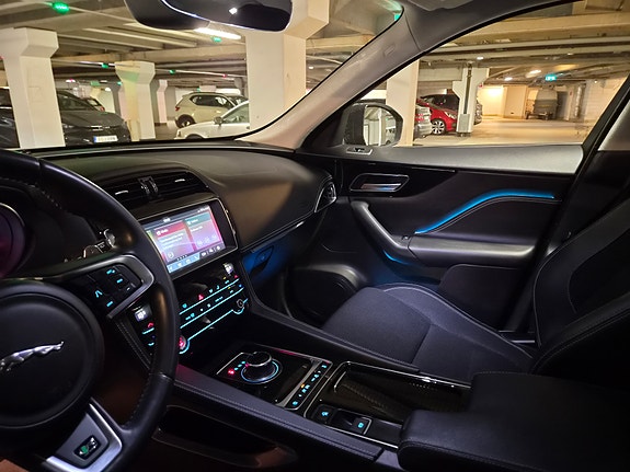 Jaguar F-PACE 2 of 11