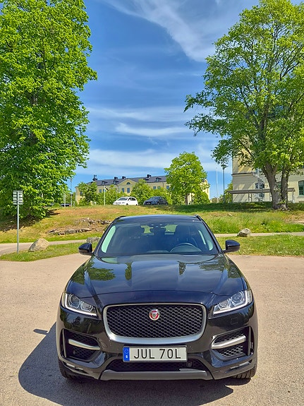 Jaguar F-PACE 2 of 13