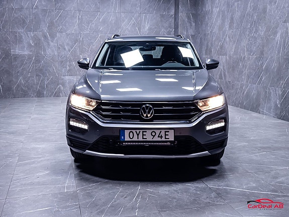 Volkswagen T-Roc 2 of 5