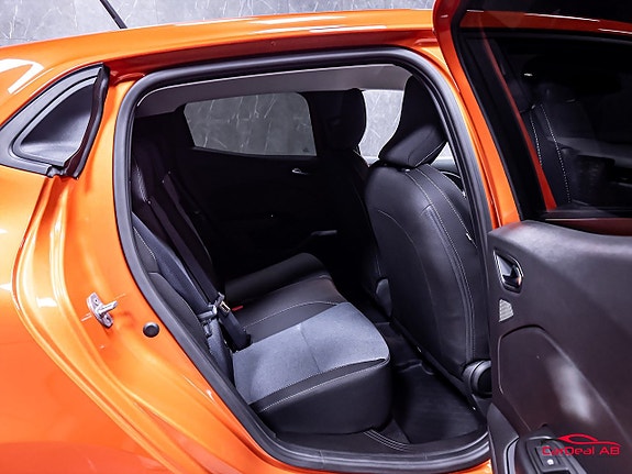 Renault Clio 16 of 29