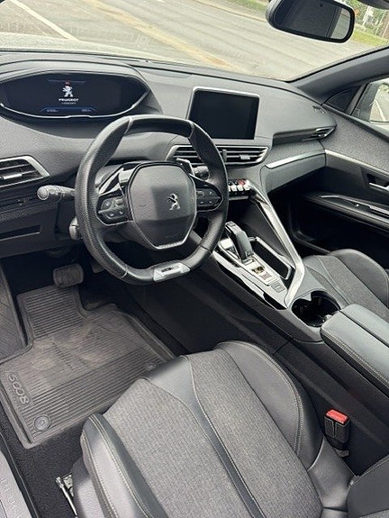 Peugeot 5008 2 of 5