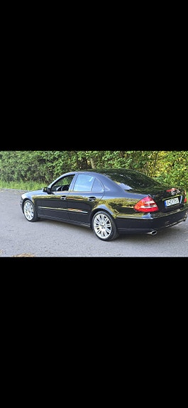Mercedes-Benz E200 3 of 5