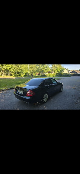 Mercedes-Benz E200 2 of 5