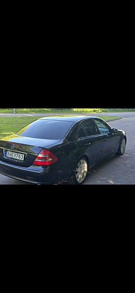 Mercedes-Benz E200 5 of 5