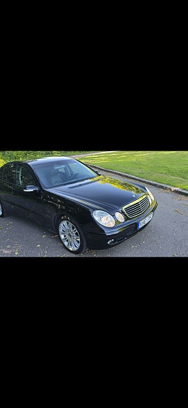 Mercedes-Benz E200 4 of 5
