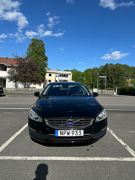 Volvo S60 2 of 5