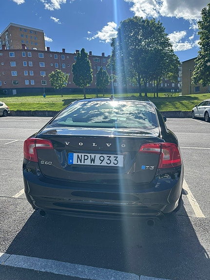 Volvo S60 4 of 5