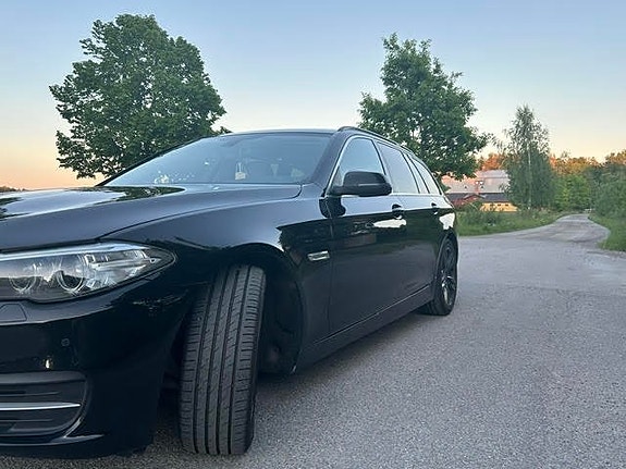 BMW 530d 4 of 5