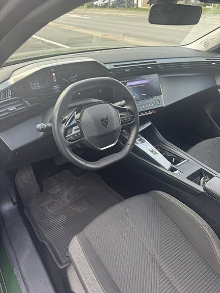 Peugeot 308 2 of 5