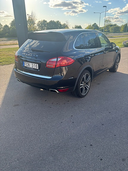 Porsche Cayenne 3 of 5