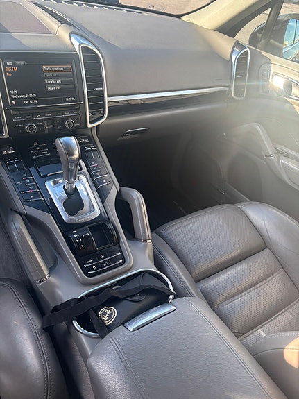 Porsche Cayenne 5 of 5