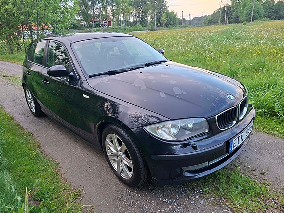 BMW 118d 2 of 5