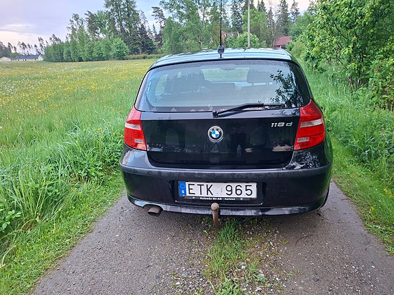 BMW 118d 3 of 5