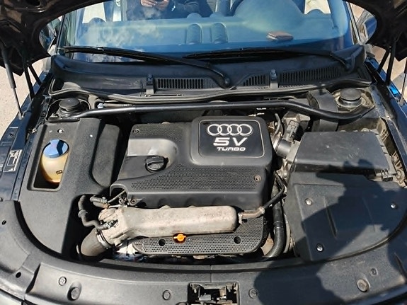 Audi TT 4 of 5