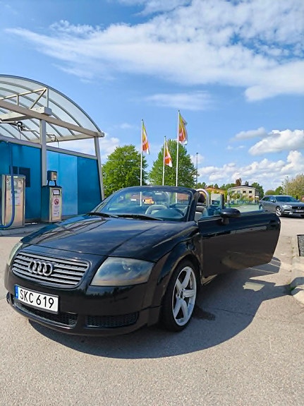 Audi TT 2 of 5