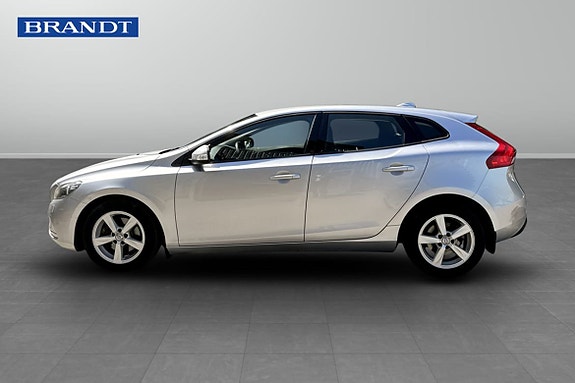 Volvo V40 3 of 5