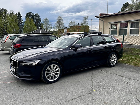 Volvo V90 2 of 5