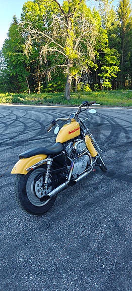 Harley-Davidson Sportster 883 4 of 5