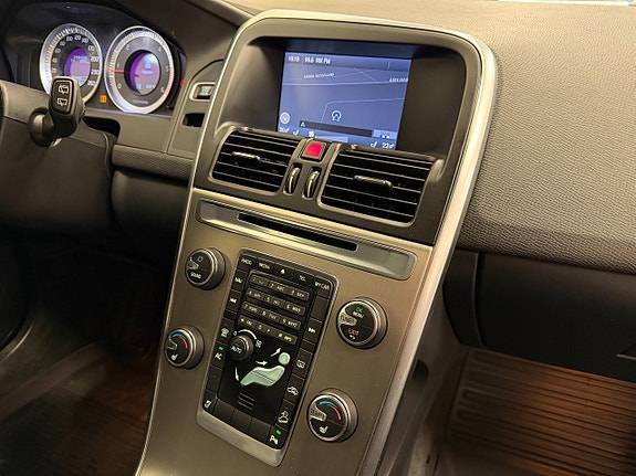 Volvo XC60 16 of 21