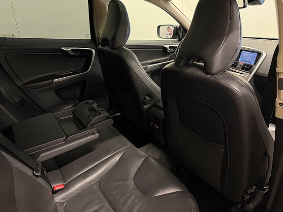 Volvo XC60 13 of 21