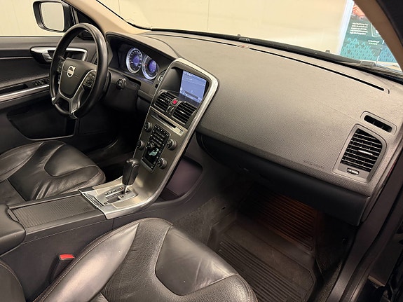 Volvo XC60 12 of 21