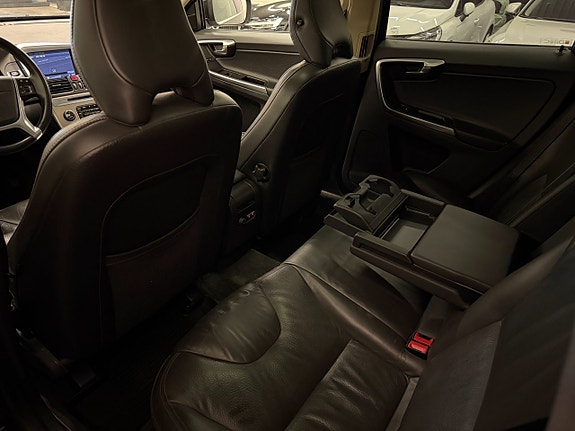 Volvo XC60 14 of 21