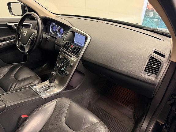 Volvo XC60 9 of 21