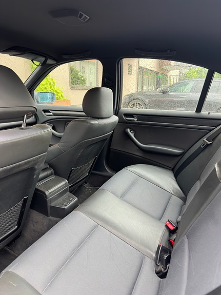 BMW 318i 4 of 5