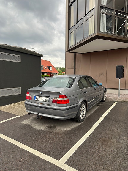 BMW 318i 3 of 5
