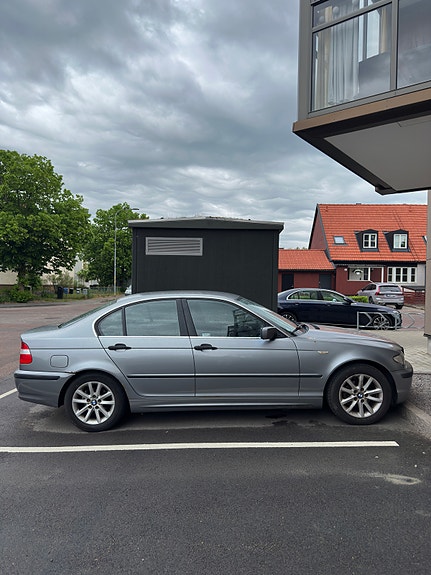 BMW 318i 2 of 5