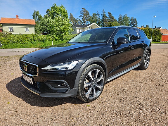 Volvo V60 Cross Country 3 of 5