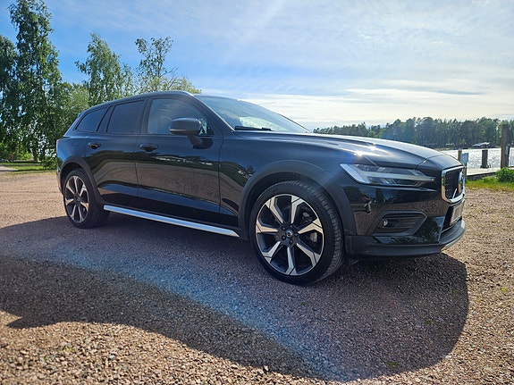 Volvo V60 Cross Country 4 of 5