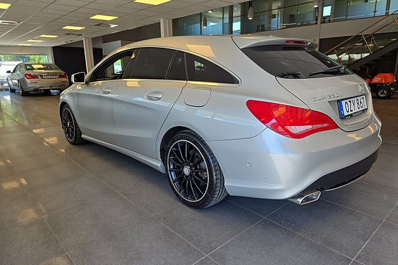 Mercedes-Benz CLA220 d 2 of 5