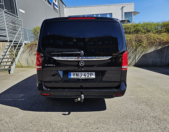 Mercedes-Benz V250 6 of 21