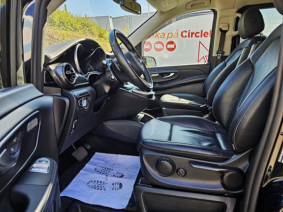 Mercedes-Benz V250 10 of 21