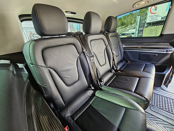Mercedes-Benz V250 18 of 21