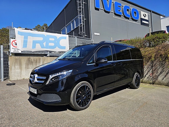 Mercedes-Benz V250 2 of 5