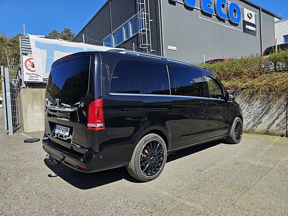 Mercedes-Benz V250 5 of 5