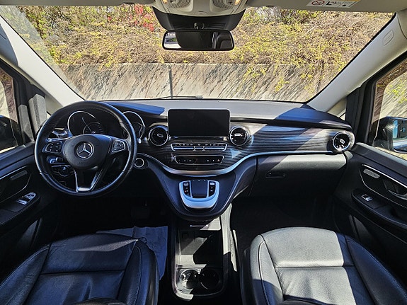Mercedes-Benz V250 19 of 21