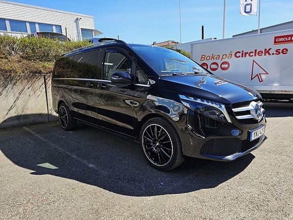 Mercedes-Benz V250 4 of 5