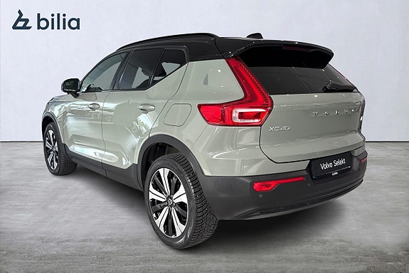 Volvo XC40 2 of 5