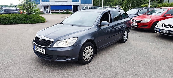 Skoda Octavia 2 of 5