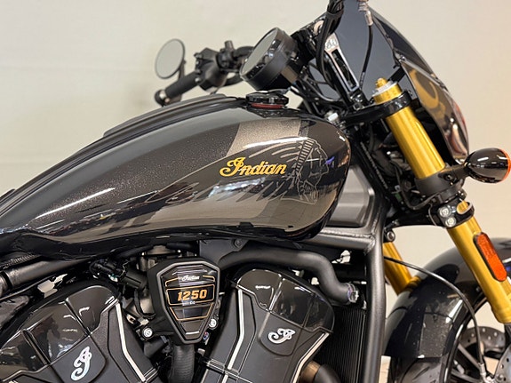 Indian Scout 101 Onyx Black Crystal 5 of 5
