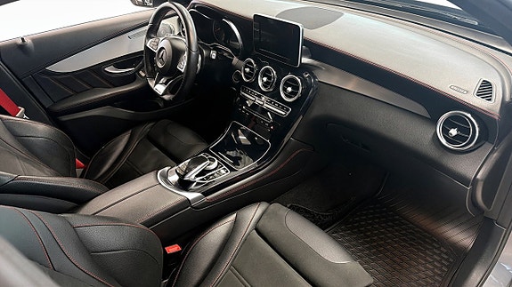 Mercedes-Benz GLC300 de 3 of 5