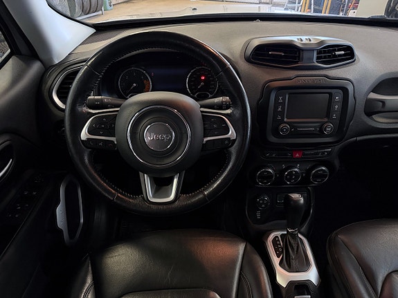 Jeep Renegade 4 of 13