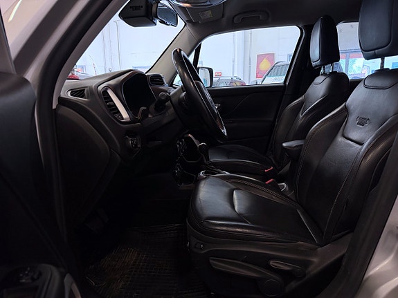 Jeep Renegade 3 of 13