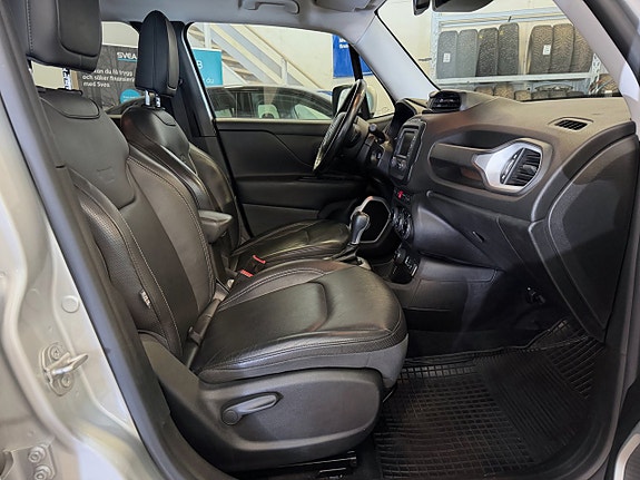 Jeep Renegade 8 of 13