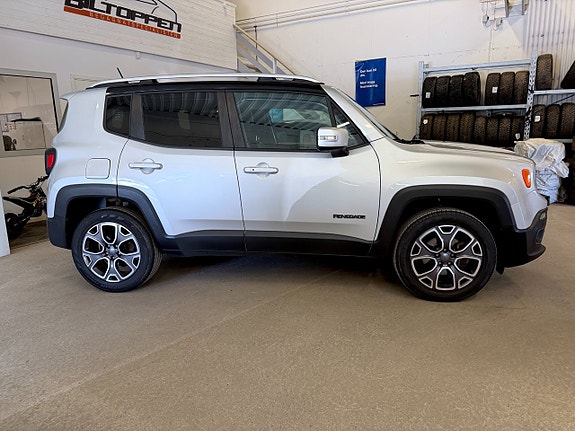 Jeep Renegade 10 of 13