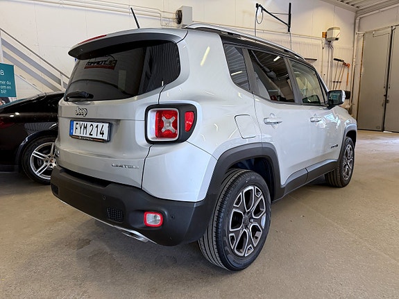 Jeep Renegade 11 of 13