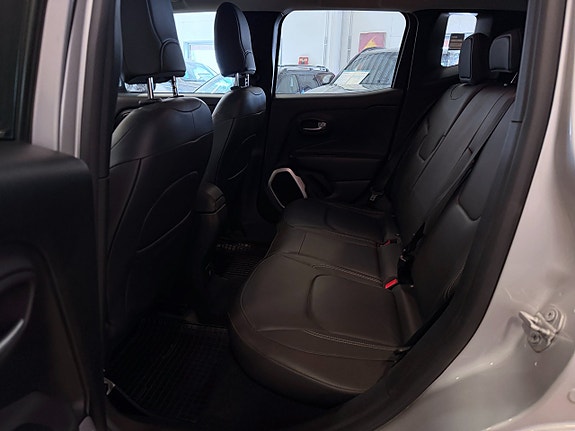 Jeep Renegade 6 of 13